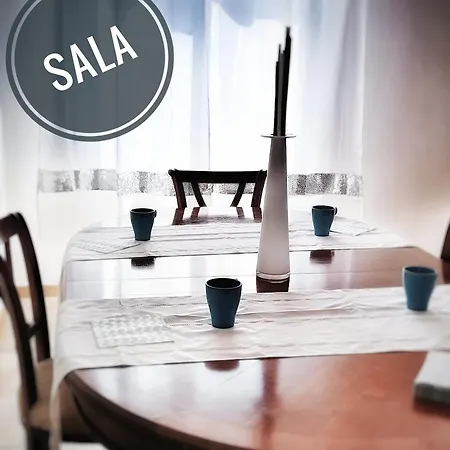 La Terrazza Sul Reno - In Pieno Centro-due Passi Da Chiara - Comodo Unipol Arena Couette-café 3*