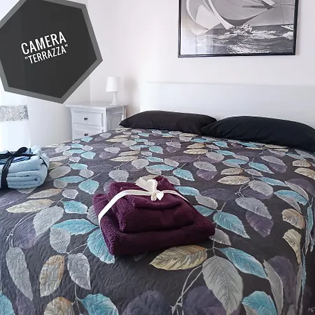 La Terrazza Sul Reno - In Pieno Centro-due Passi Da Chiara - Comodo Unipol Arena Couette-café 3*