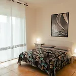 La Terrazza Sul Reno - In Pieno Centro-due Passi Da Chiara - Comodo Unipol Arena 3*