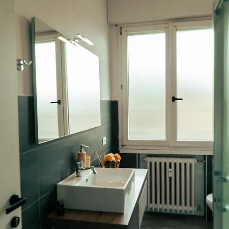 Bed & Breakfast La Terrazza Sul Reno - In Pieno Centro-due Passi Da Chiara - Comodo Unipol Arena