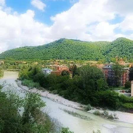 La Terrazza Sul Reno - In Pieno Centro-due Passi Da Chiara - Comodo Unipol Arena Oda ve Kahvaltı