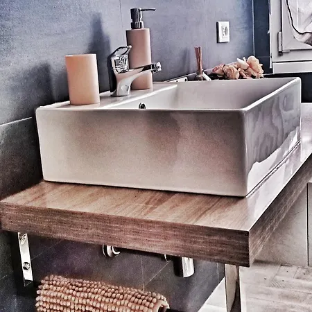 La Terrazza Sul Reno - In Pieno Centro-due Passi Da Chiara - Comodo Unipol Arena Отель типа 