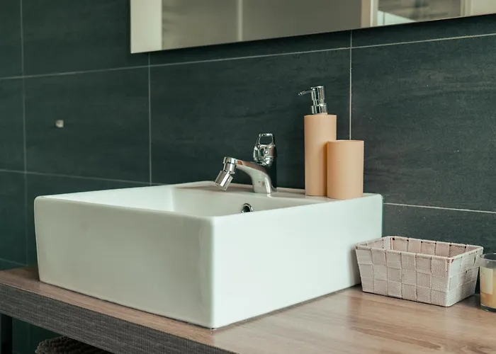 Couette-café La Terrazza Sul Reno - In Pieno Centro-due Passi Da Chiara - Comodo Unipol Arena Casalecchio Di Reno