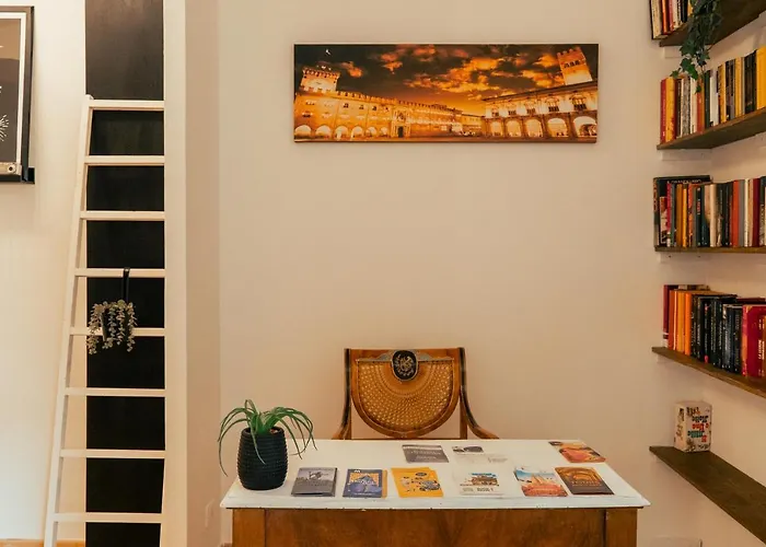 La Terrazza Sul Reno - In Pieno Centro-due Passi Da Chiara - Comodo Unipol Arena Couette-café 3*