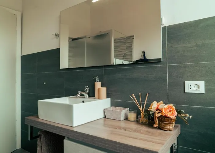 Couette-café La Terrazza Sul Reno - In Pieno Centro-due Passi Da Chiara - Comodo Unipol Arena