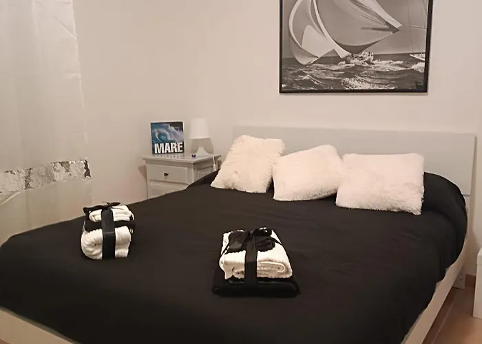 B&B La Terrazza Sul Reno - In Pieno Centro-due Passi Da Chiara - Comodo Unipol Arena 3*
