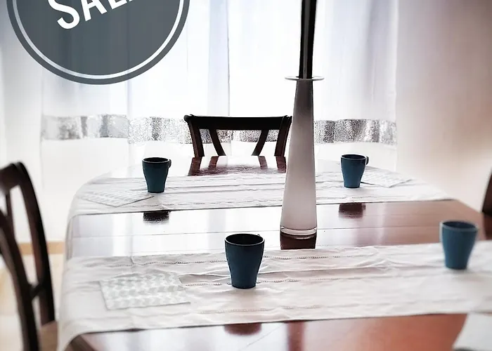 La Terrazza Sul Reno - In Pieno Centro-due Passi Da Chiara - Comodo Unipol Arena Couette-café 3*