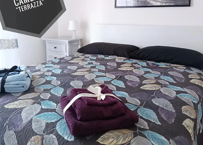 La Terrazza Sul Reno - In Pieno Centro-due Passi Da Chiara - Comodo Unipol Arena Couette-café 3*