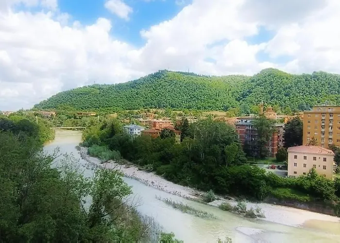 La Terrazza Sul Reno - In Pieno Centro-due Passi Da Chiara - Comodo Unipol Arena Oda ve Kahvaltı