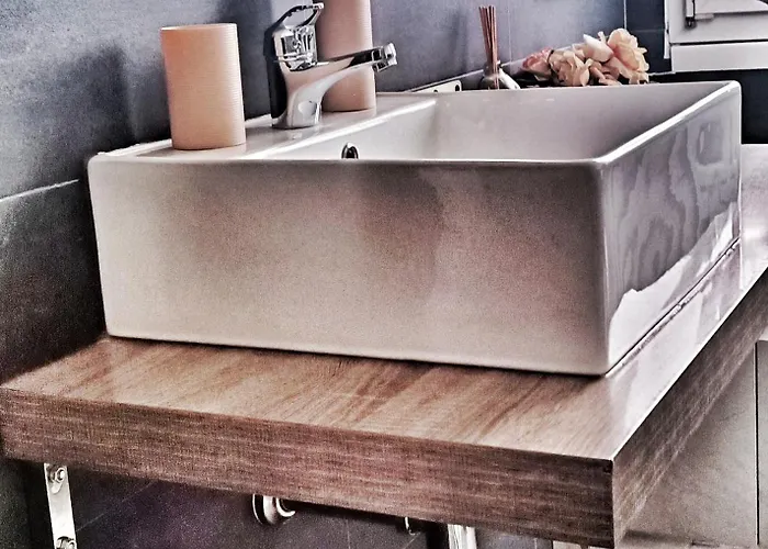 La Terrazza Sul Reno - In Pieno Centro-due Passi Da Chiara - Comodo Unipol Arena Bed & Breakfast